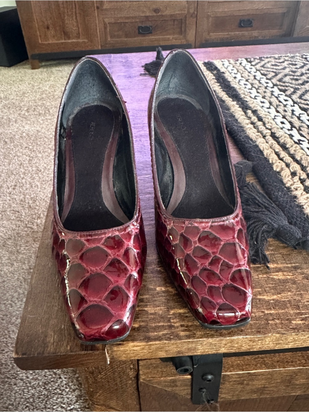 AEROSOLES Deep Burgundy Croc-Embossed Pumps 7.5 - Picture 3 of 14